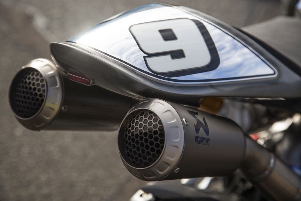 Не узнаёте? Это же Ducati 1199 Superleggera! Просто немного модифицированный — 6