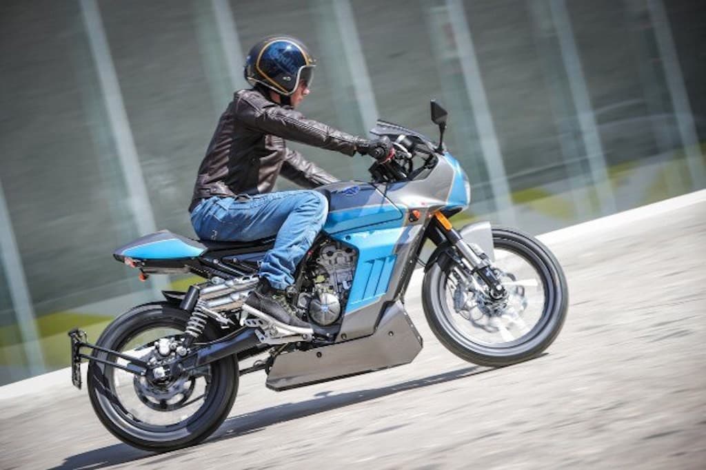 Aprilia представила публике новинку - малокубатурный кафе-рэйсер — 4