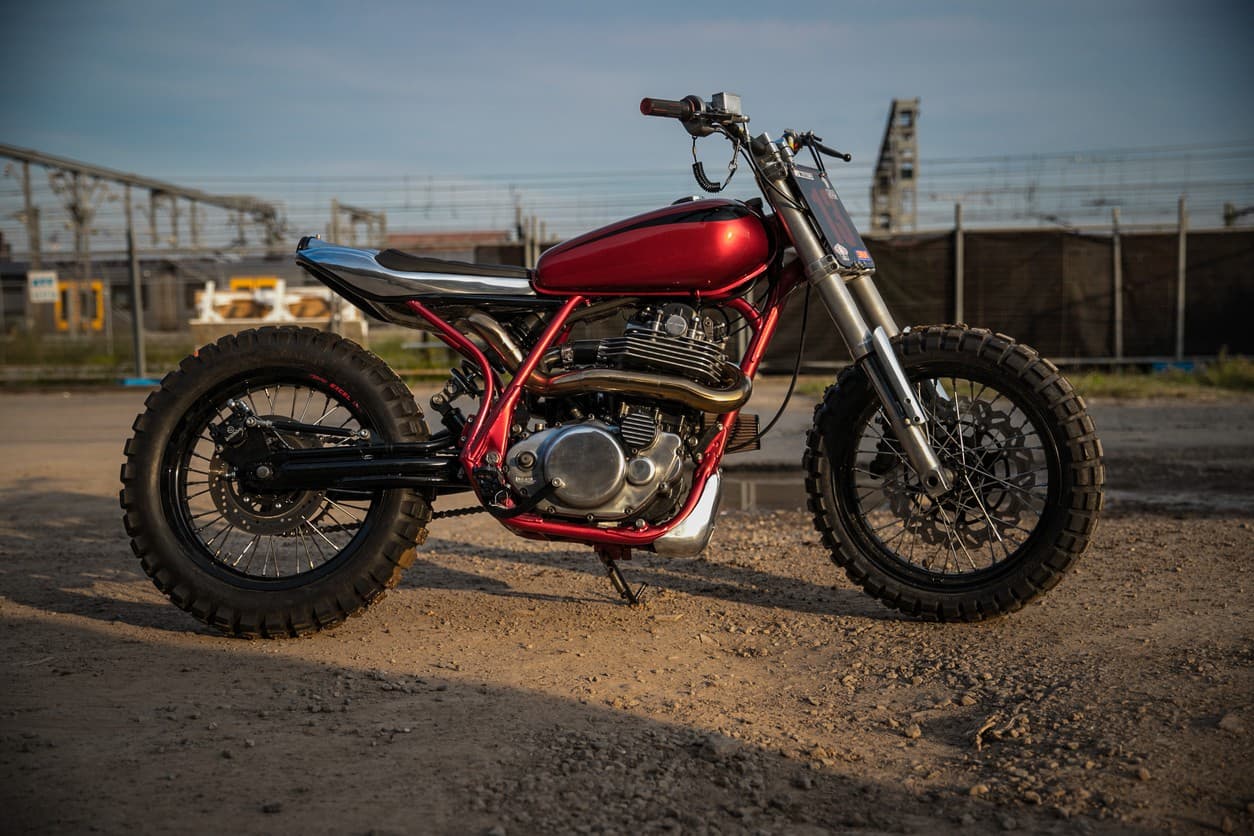 Yamaha SR400: компрессорный боец от молодого дарования — 3