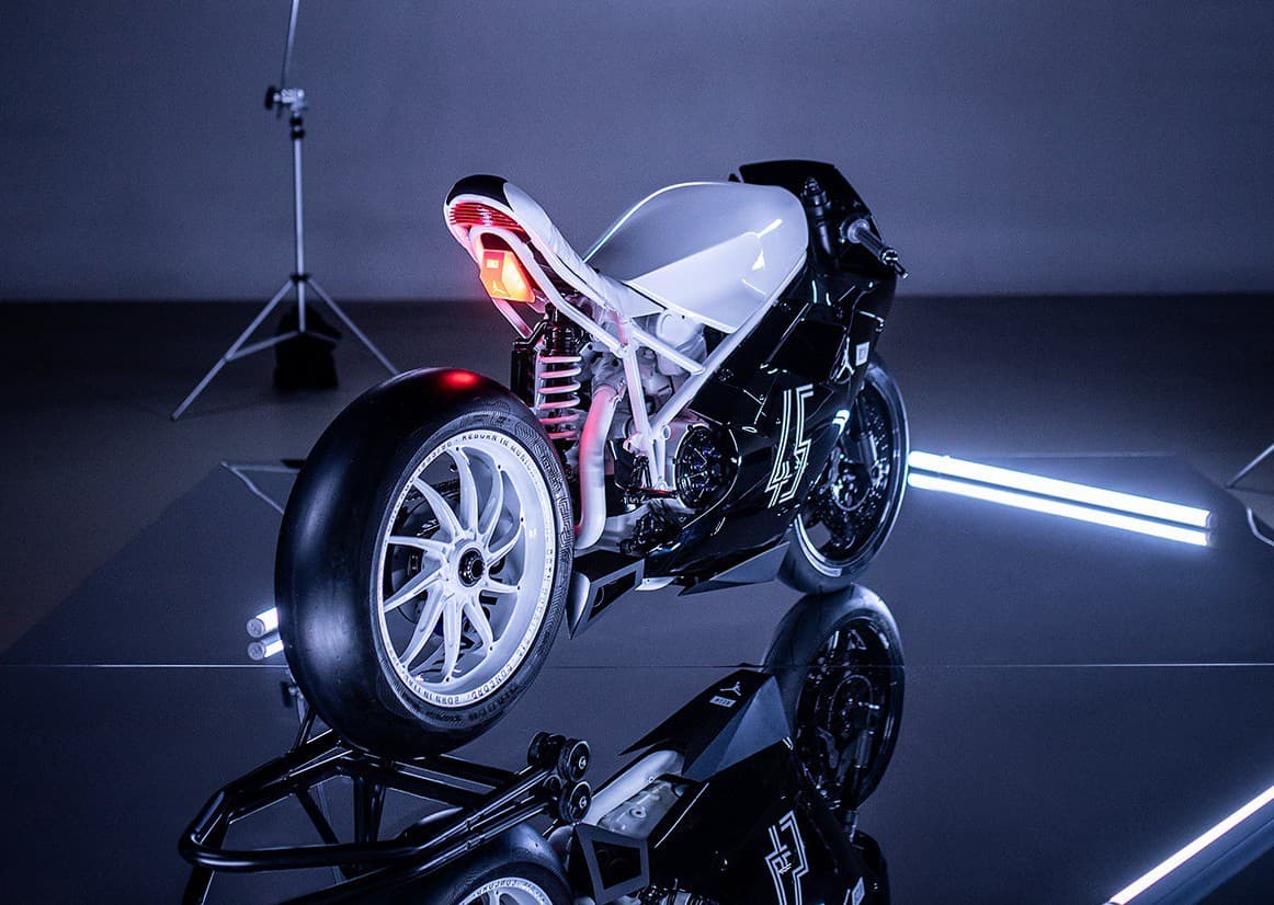 Самолет или обувь: удивительный кастом Ducati 916 Concord — 8