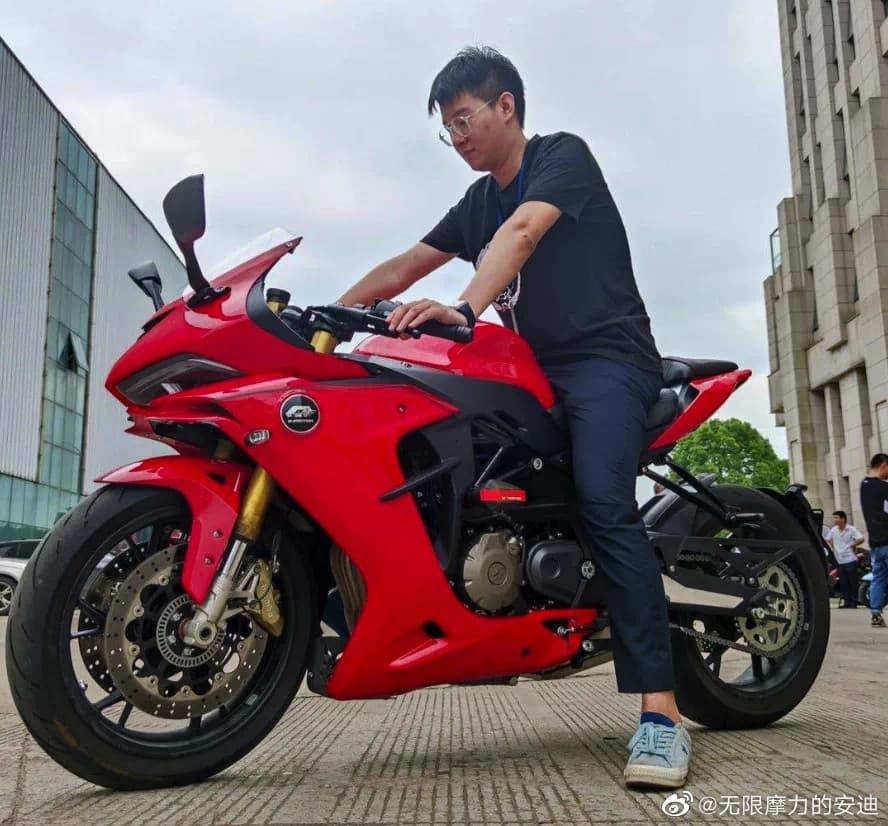 Фотографии 600-кубового спортбайка Benelli просочились в сеть — 2