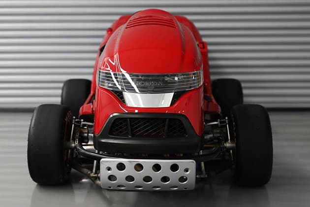 Honda представила газонокосилку из ада с мотором от Fireblade — 4