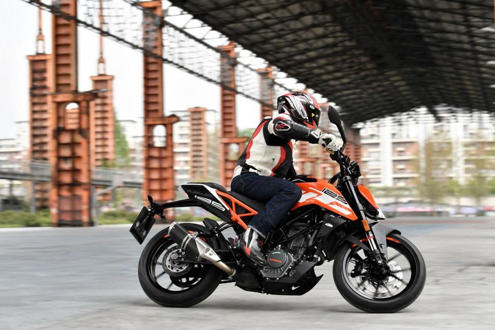 KTM DUKE 125 2017 TEST RIDE