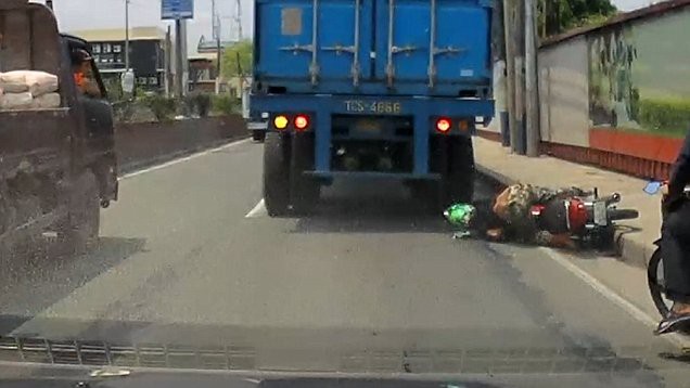 Truck run over helmet guy head