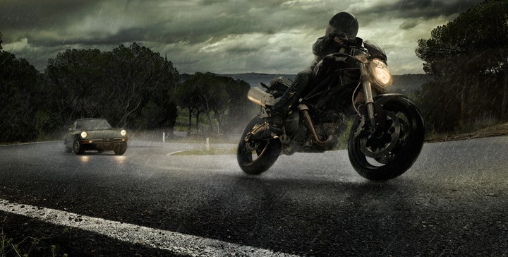 How to ride a motorcycle in the rain?