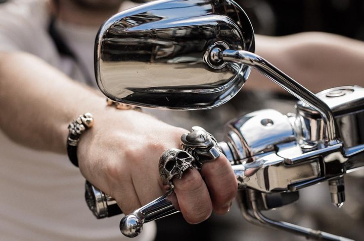 HOW TO WEAR MEN'S BIKER RINGS