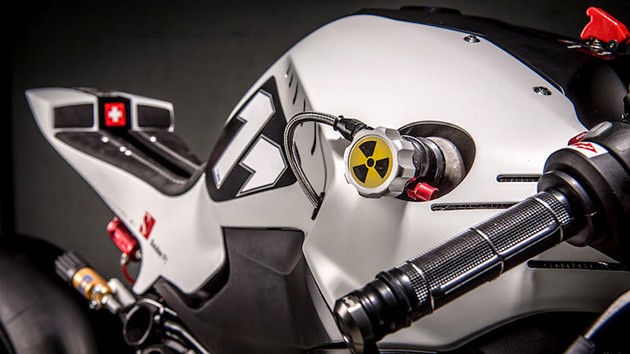 «Белый яд»: BMW R1200R готов к уличной драке