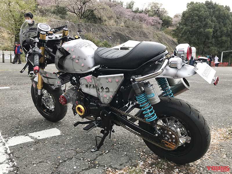 Обезьяньи фокусы: Honda Monkey 125 превратилась в кафе-рейсер