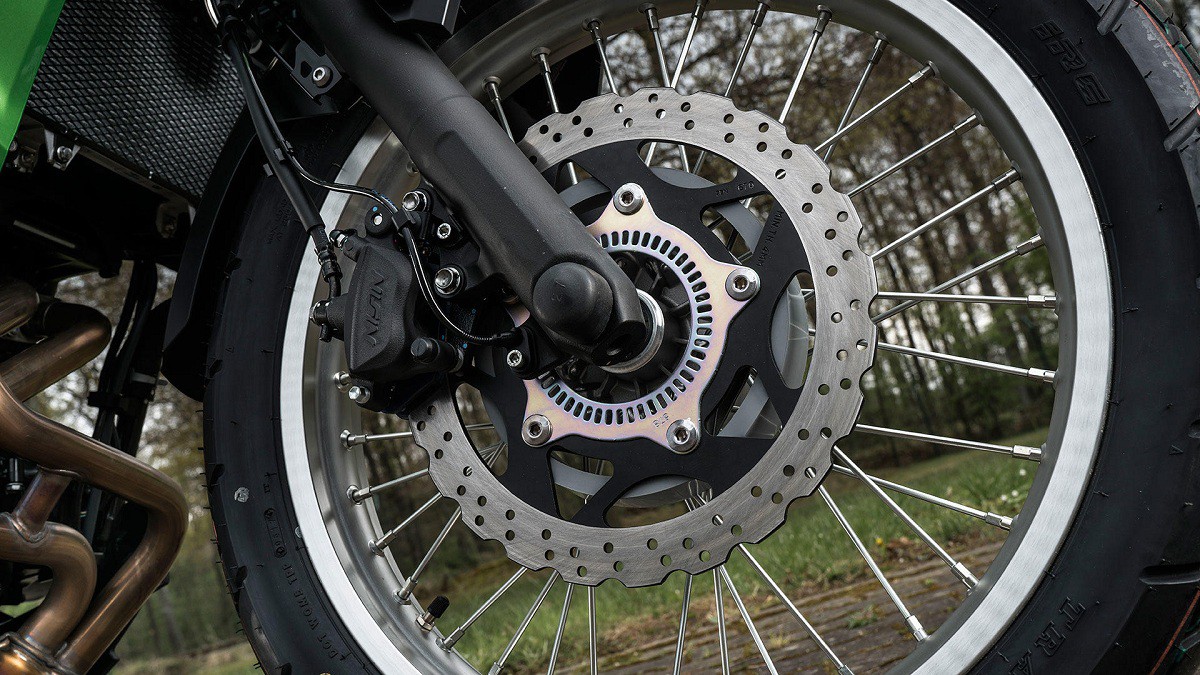 Тест BMW G310GS и Kawasaki Versys-X 300: Два по триста