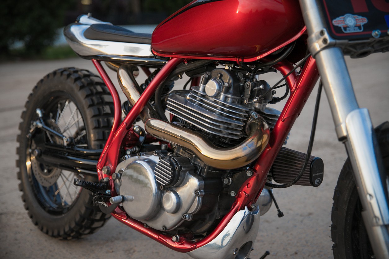 Yamaha SR400: компрессорный боец от молодого дарования