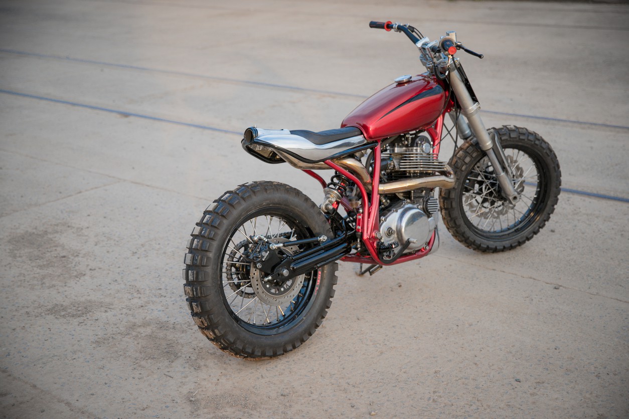 Yamaha SR400: компрессорный боец от молодого дарования