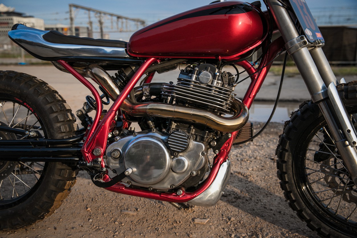 Yamaha SR400: компрессорный боец от молодого дарования