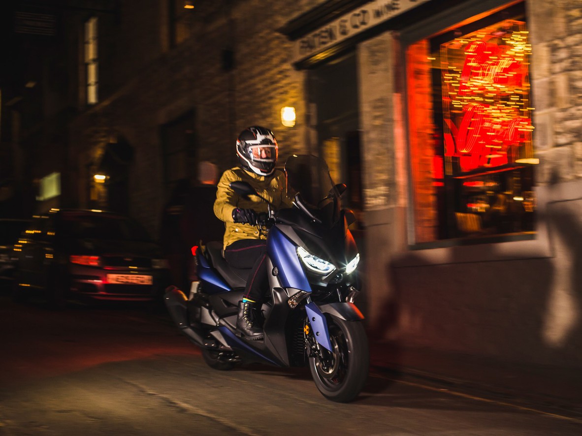 How to ride a motorbike at night