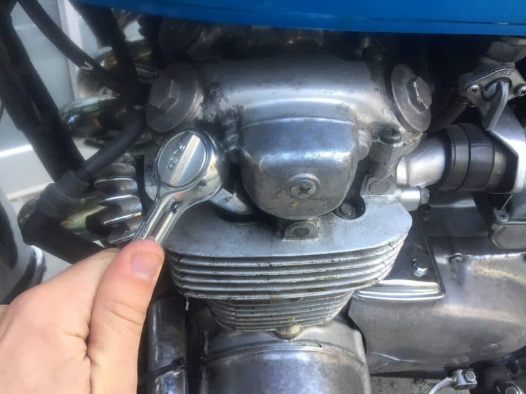 How to the Change the Spark Plugs on a Motorcycle