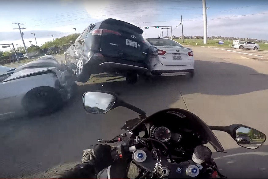 Останавливаетесь, когда видите ДТП?