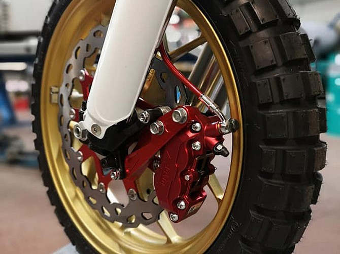 Honda Africa Four CRF1000R Brivemo или буйная швейцарская фантазия