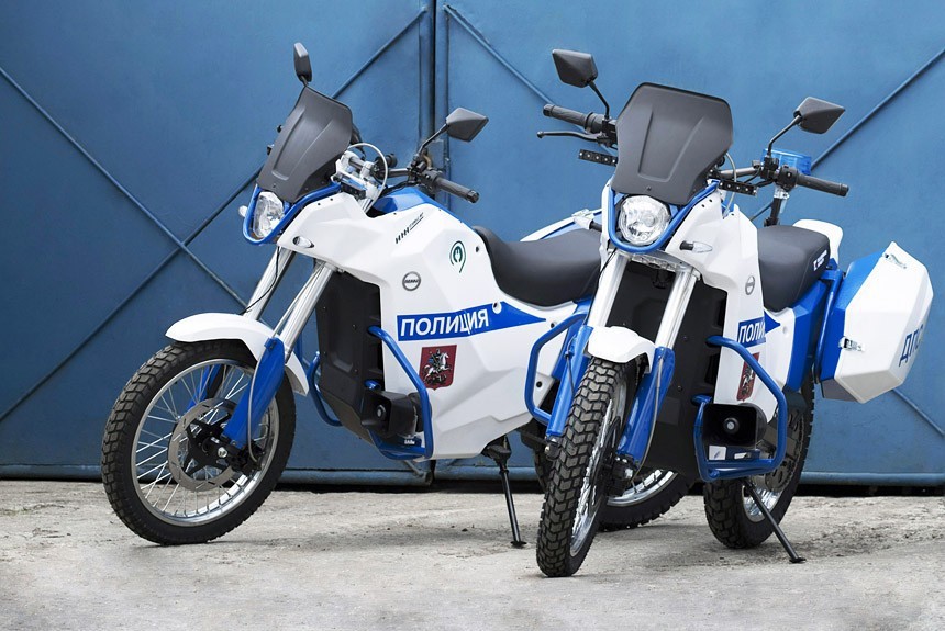 Мотоцикл «Иж» едет в военную автоинспекцию