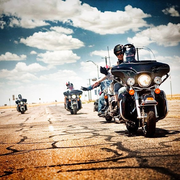 Включаете свет днём?