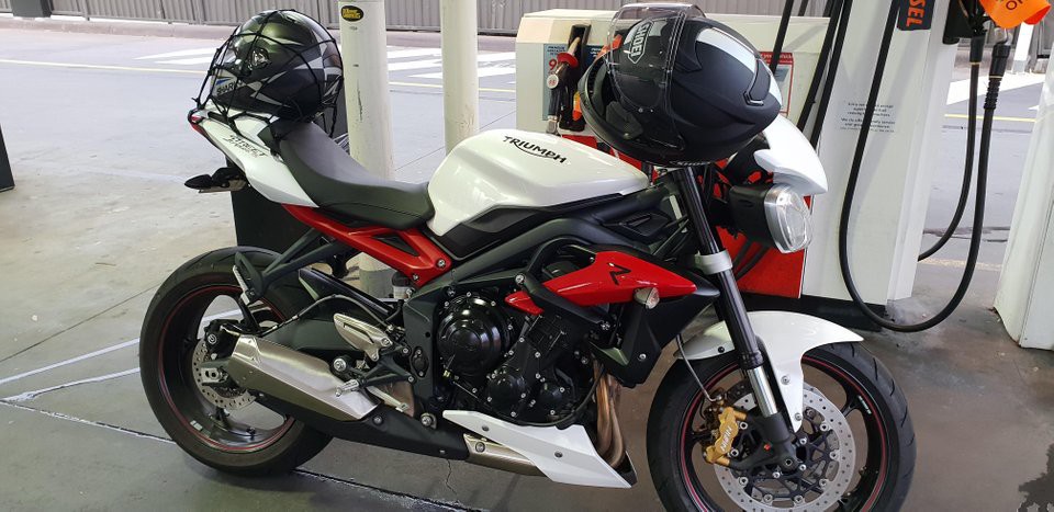 Recently got a cargo bungee net to carry my spare helmet