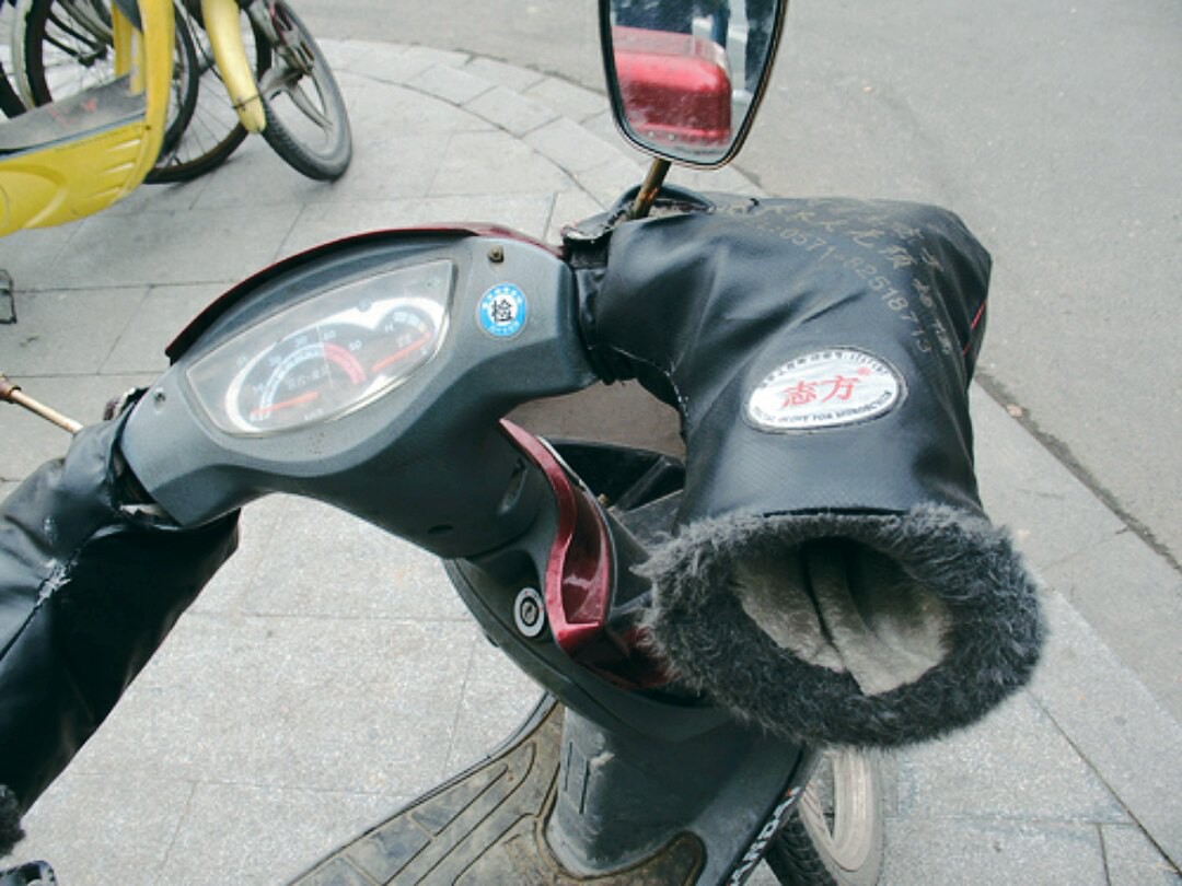 Зато руки не мёрзнут