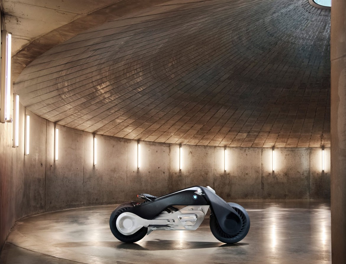 BMW unveils super-safe motorcycle that can't fall over