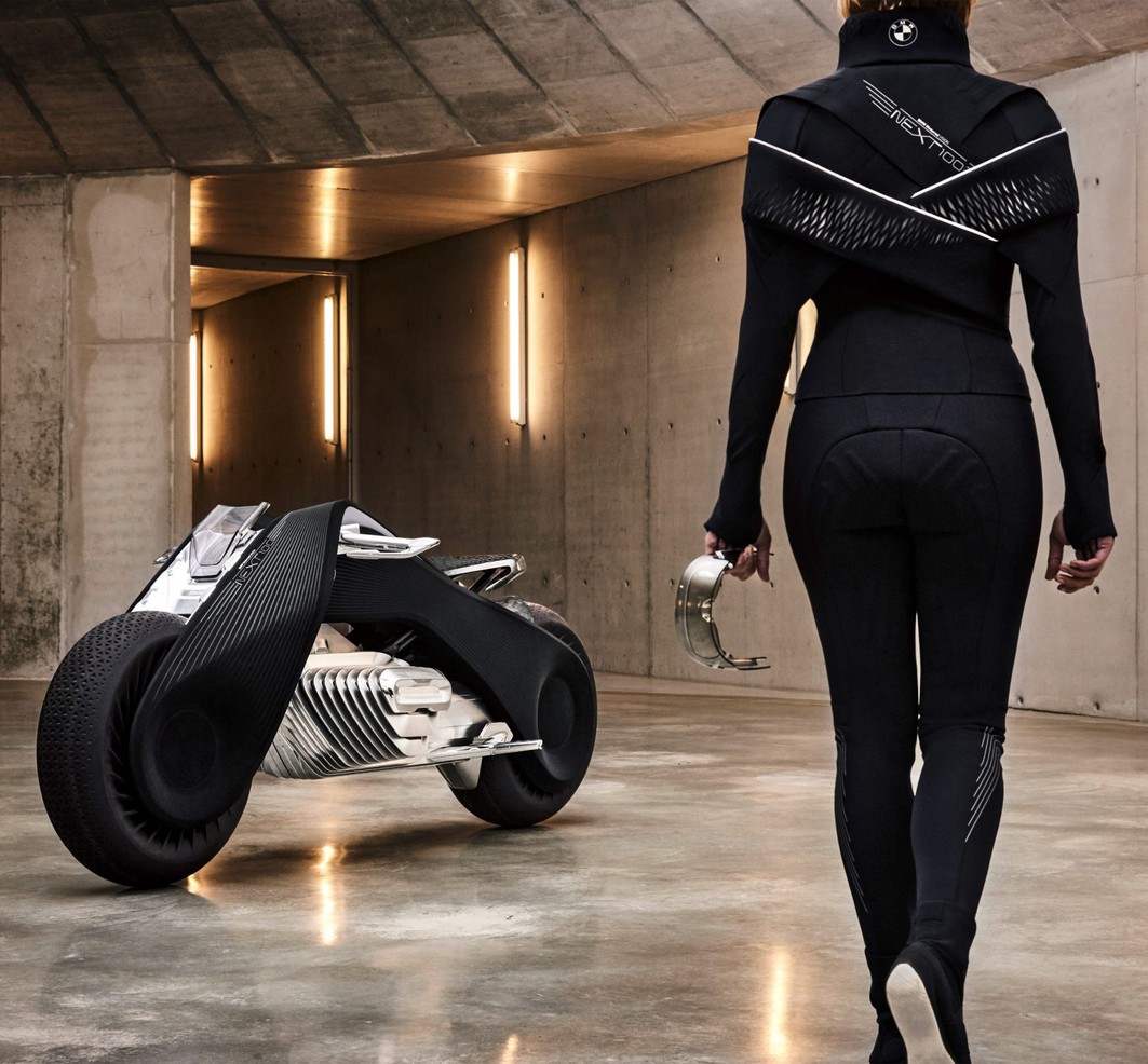 BMW unveils super-safe motorcycle that can't fall over