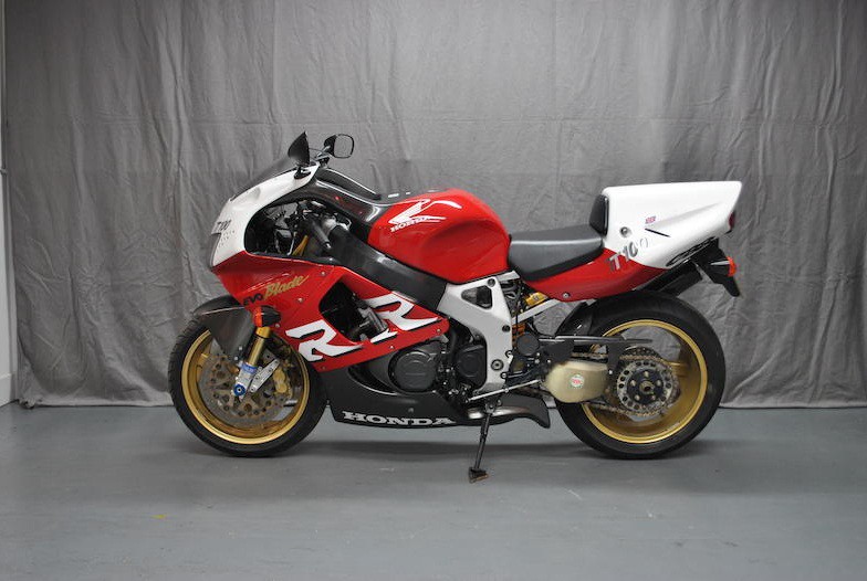 Эксклюзивы и уникумы: в России продаются три редчайших спортбайка