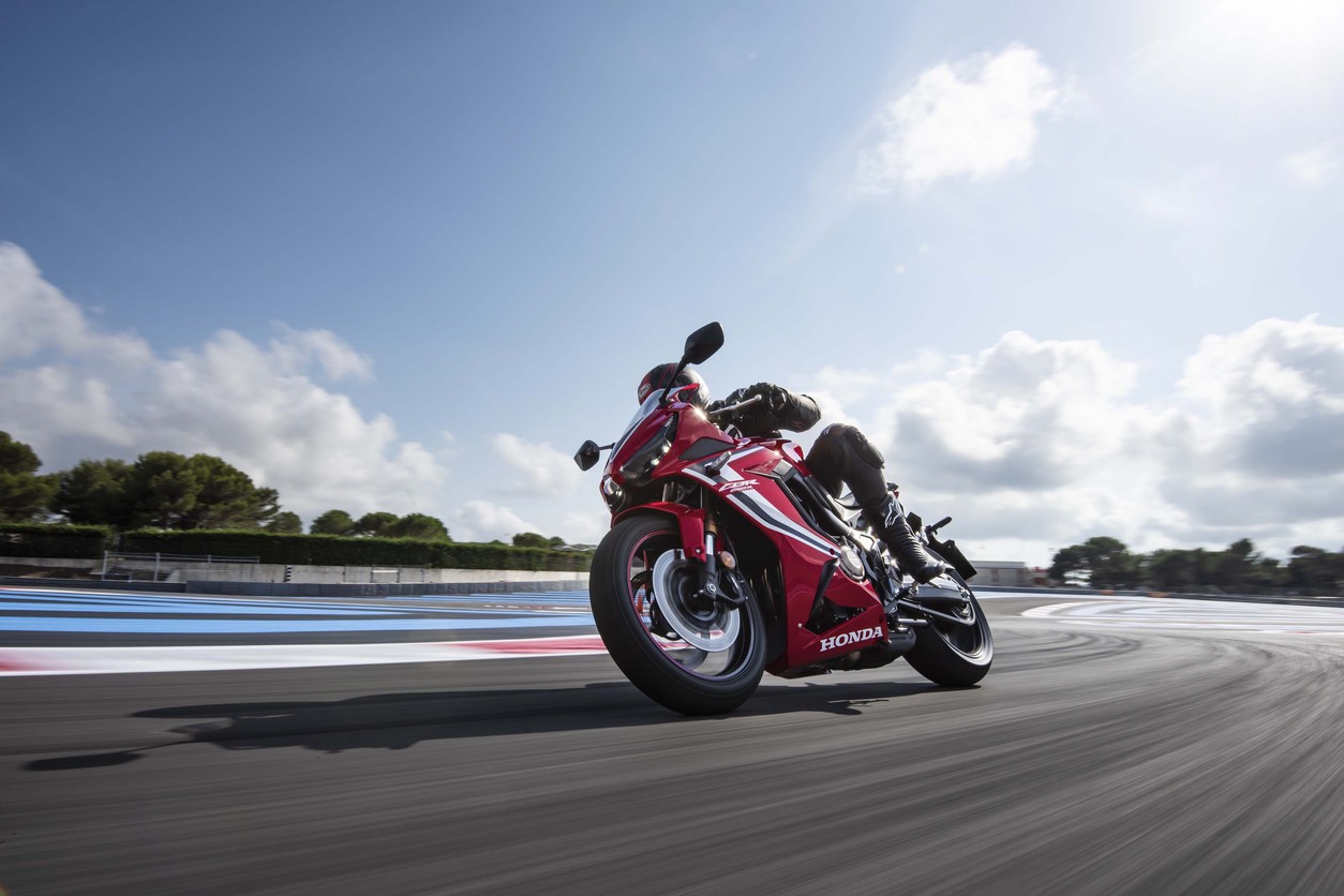 R вместо F: Honda представила CBR650R