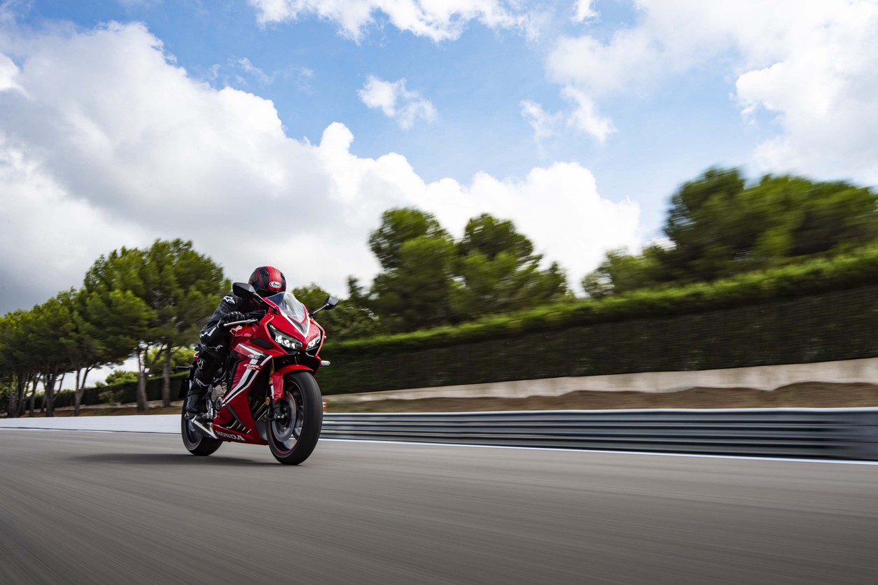 R вместо F: Honda представила CBR650R