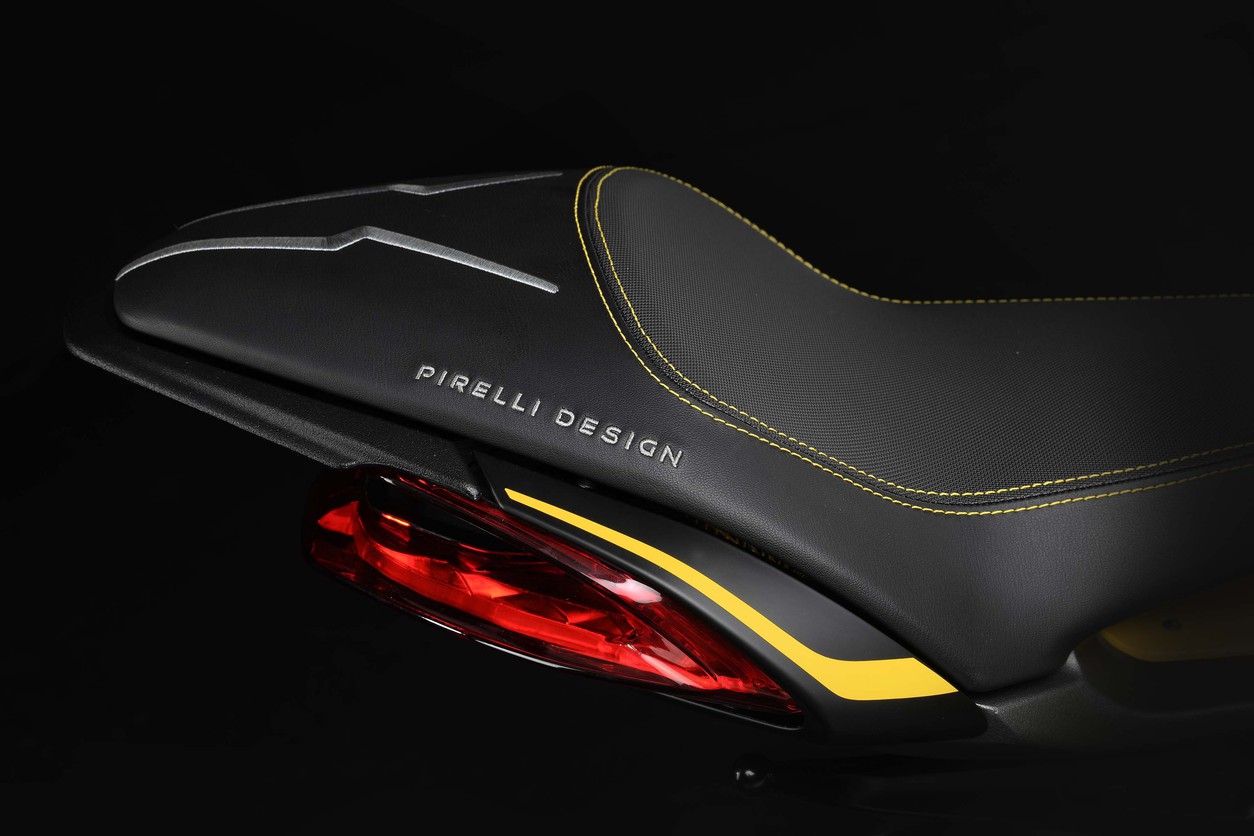 Это божественно: MV Agusta и Pirelli представили произведение мотоискусства