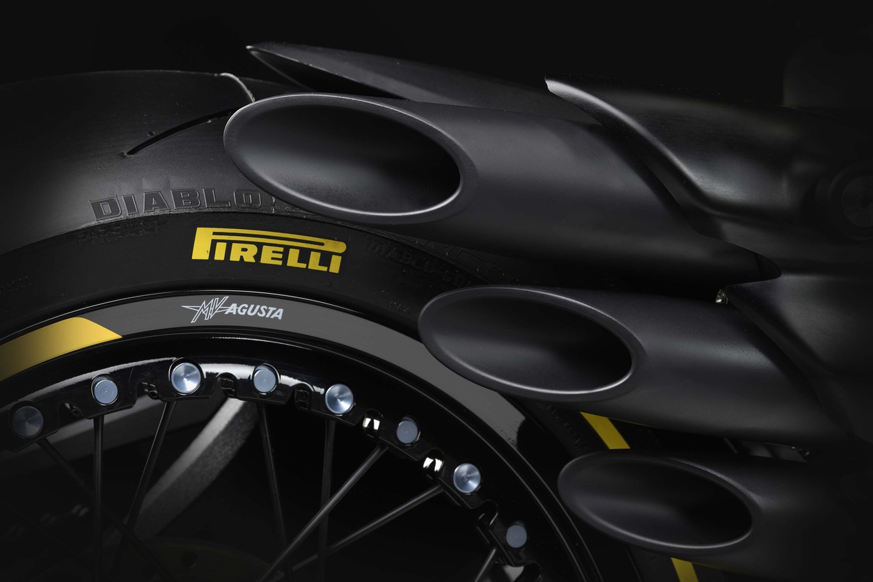 Это божественно: MV Agusta и Pirelli представили произведение мотоискусства