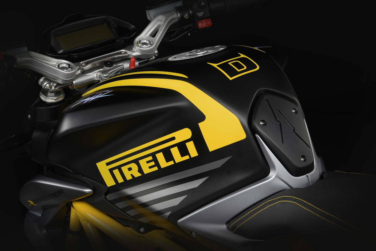 Это божественно: MV Agusta и Pirelli представили произведение мотоискусства