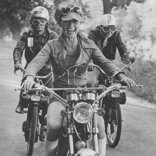 Девушки в рекламе мотоциклов